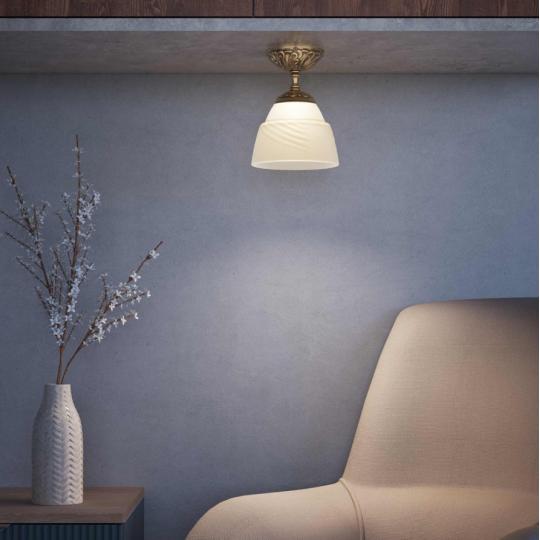 klasszikus sargarez vintage szecesszios mennyezeti lampa borostyan uveg mediterran polgari elegans alacsony belmagassag haloszoba folyoso lakas.jpg